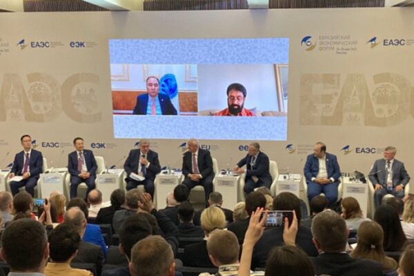 Aumenta en más del 60% el volumen de negocios entre los BRICS y la Unión Económica Euroasiática.