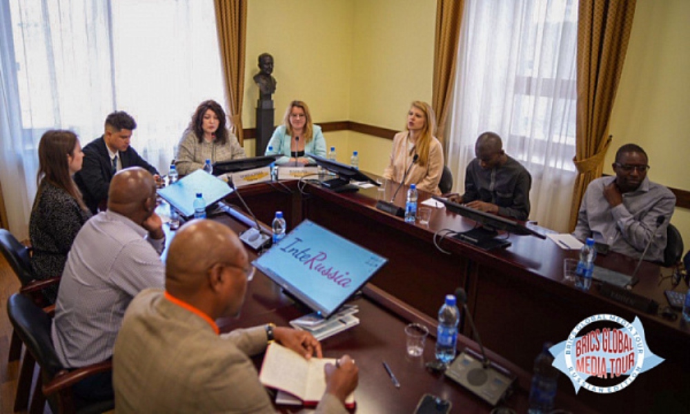Participantes del “BRICS Global Media Tour: Edición rusa” discute el vínculo de BRICS y África en la transformación global.