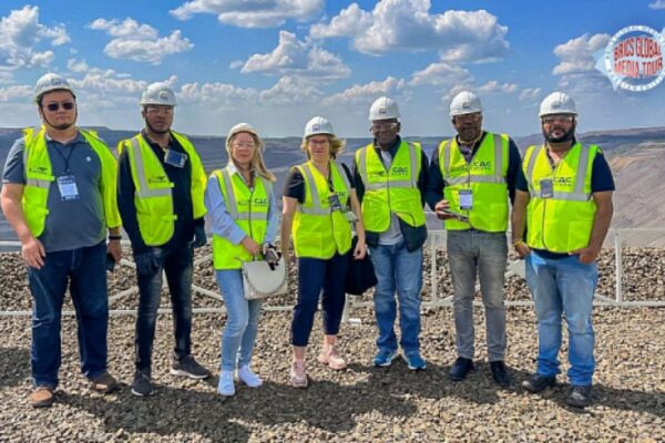 Participantes de la gira de medios de BRICS y países africanos visitan la mina de carbón Chernigovskiy en Kuzbass.