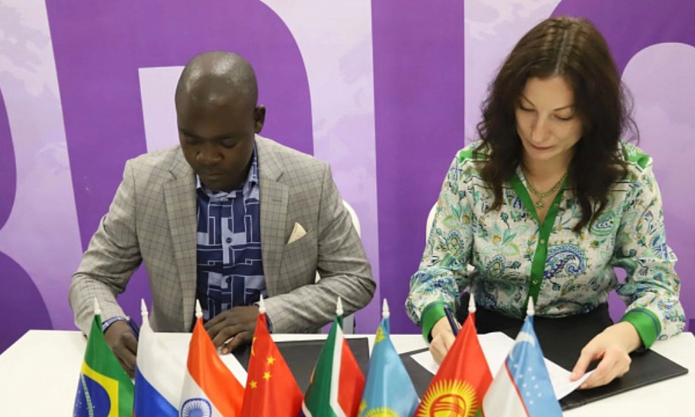 La Incubadora de Empresas BRICS en Omsk culmina con firma de una docena de acuerdos de cooperación.