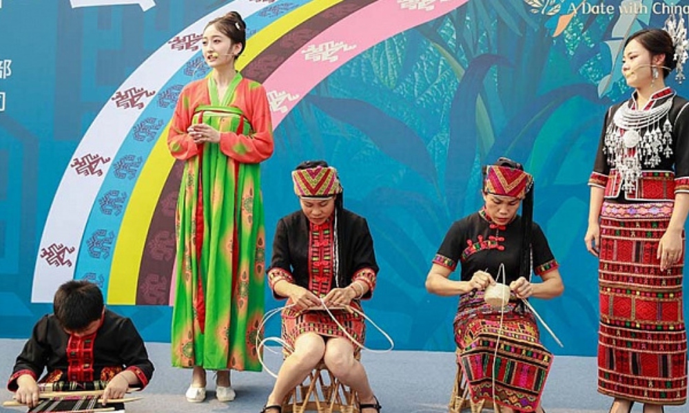 Ciudad de Hainan, China: Turismo basado en cultura étnica.