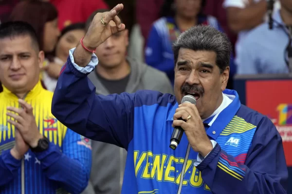 Maduro anuncia que Venezuela comenzará su solicitud de ingreso al banco de los BRICS.