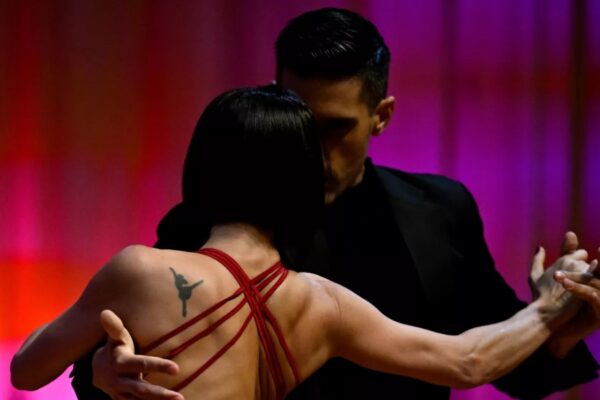 Chispas de pasión en el Campeonato Mundial de Tango de Buenos Aires.