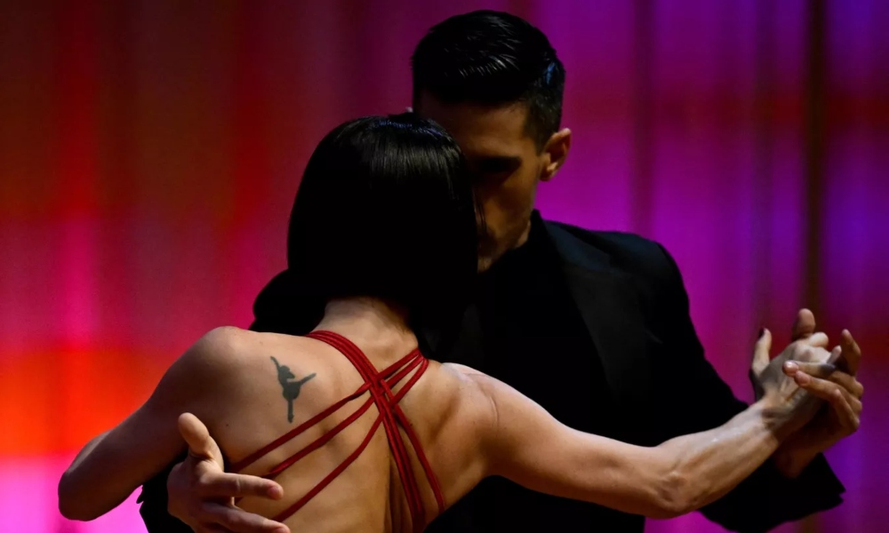 Chispas de pasión en el Campeonato Mundial de Tango de Buenos Aires.