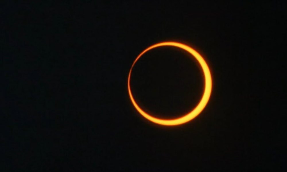 Según científicos mirar la oscuridad de un eclipse lunar puede ser peligroso.