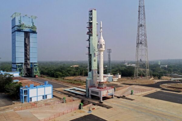 La India lanza con éxito el primer cohete de su misión espacial Gaganyaan.