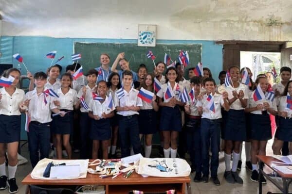 Voluntarios del programa Embajadores del Idioma Ruso en el Mundo visitaron Cuba.