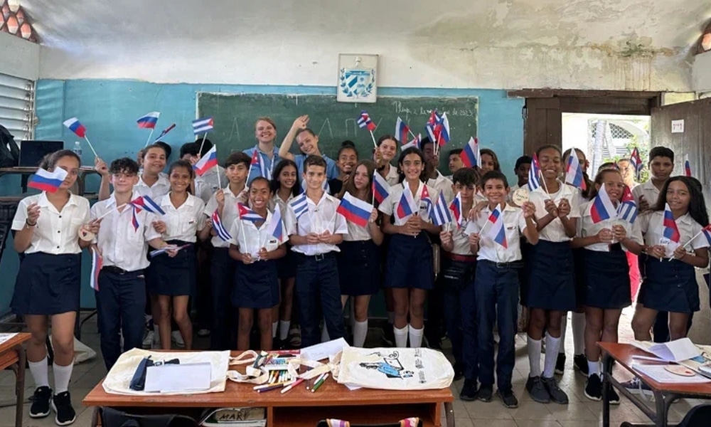 Voluntarios del programa Embajadores del Idioma Ruso en el Mundo visitaron Cuba.