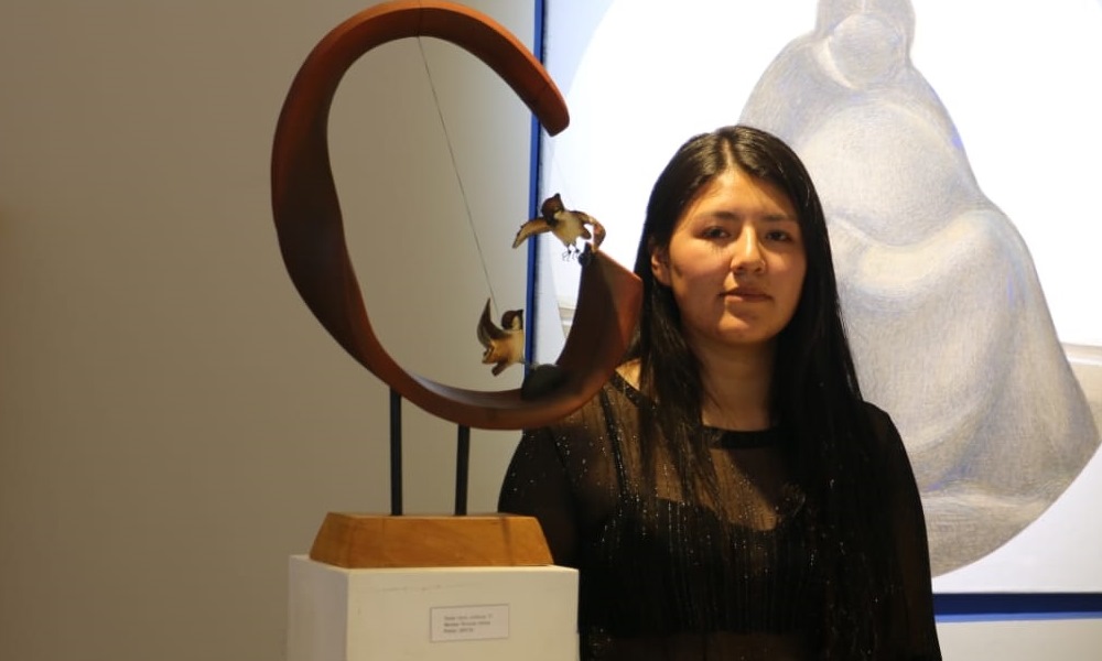 Artista boliviana propone cerámicas con sonido.