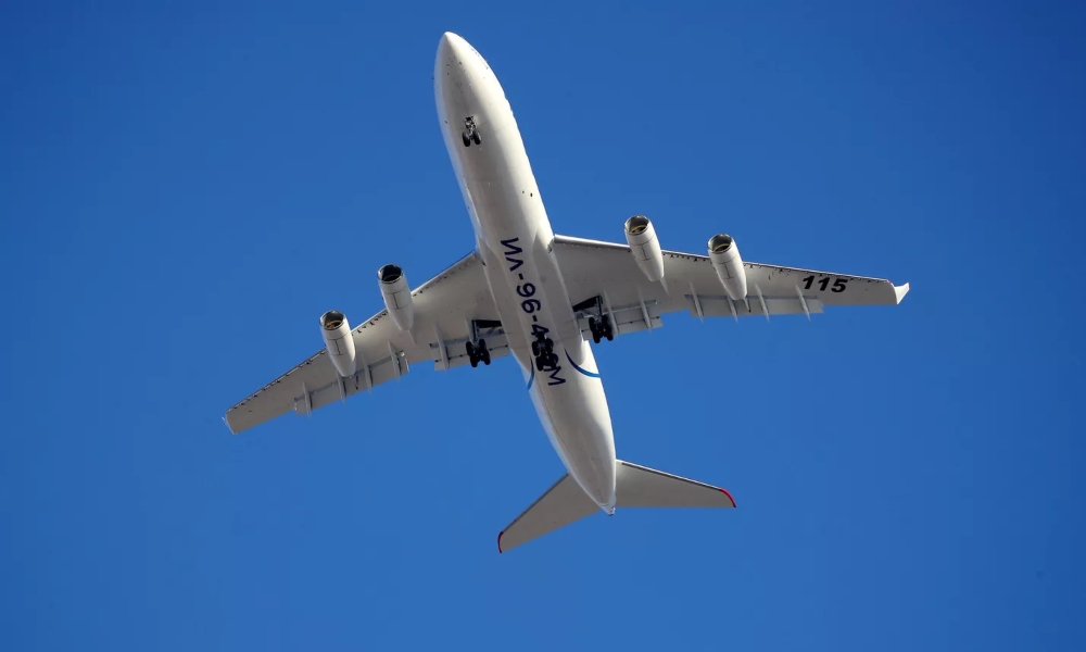 Sustitución de Boeing y Airbus: el avión ruso IL-96-400M modernizado realiza su primer vuelo.