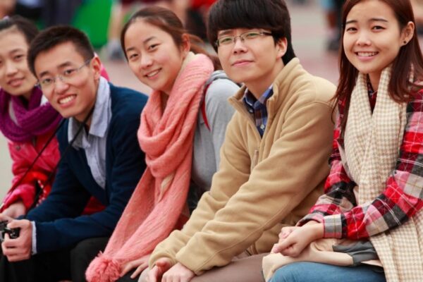 Jóvenes del mundo participan en un foro de desarrollo en China.