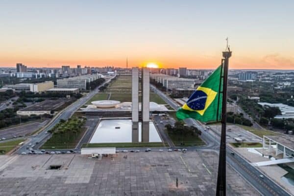 El presidente de Brasil anuncia el inminente lanzamiento de un programa destinado a ayudar a los pobres.