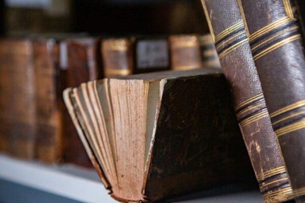 Académicos de China y Vietnam comparten experiencias en restauración de libros antiguos. Académicos de China y Vietnam comparten experiencias en restauración de libros antiguos.