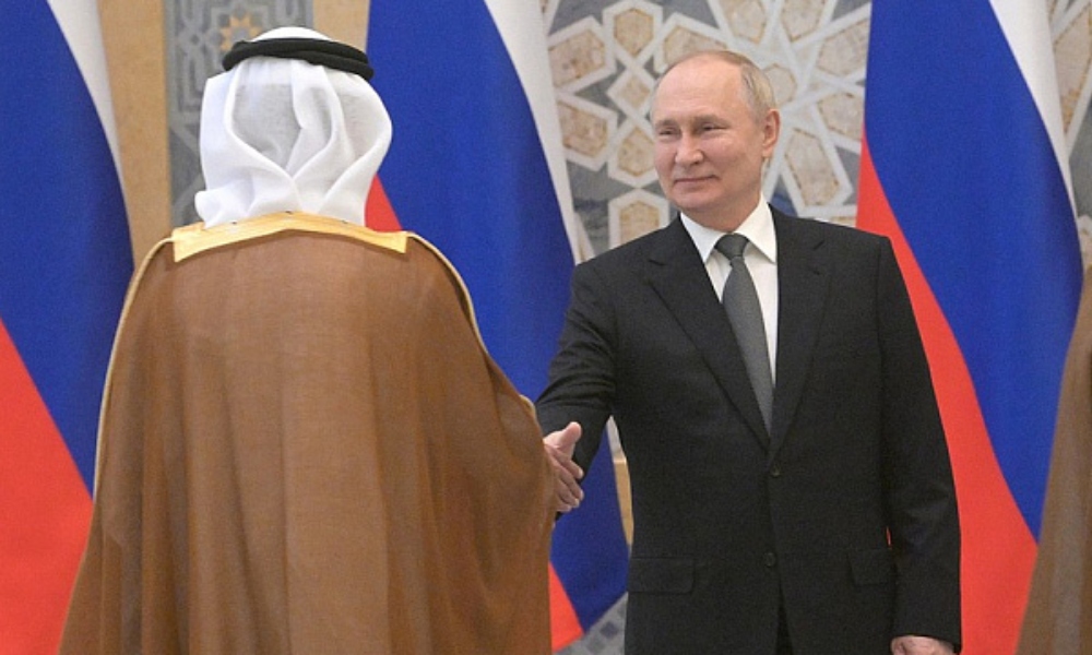 Vladimir Putin realiza una visita de trabajo a los Emiratos Árabes Unidos.