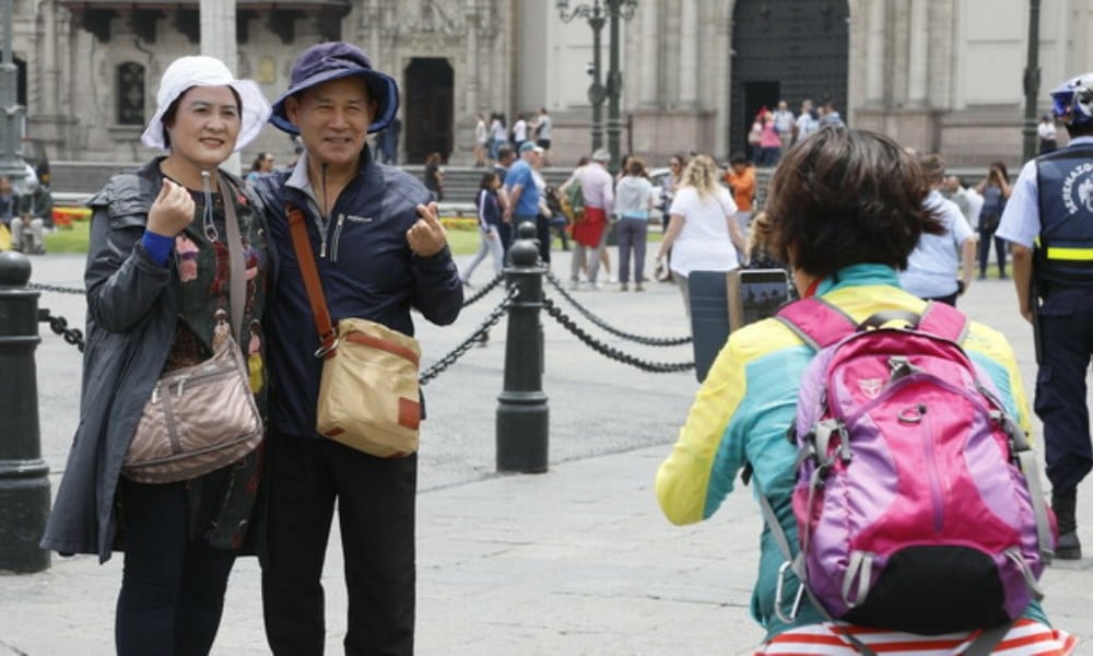 La llegada de turístas internacionales a Perú creció un 24,8% en 2023.