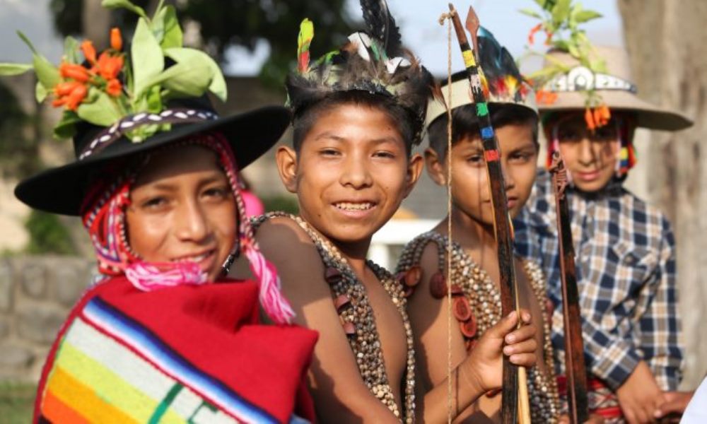 La educación de Bolivia apuesta a su pluralidad de idiomas nacionales.