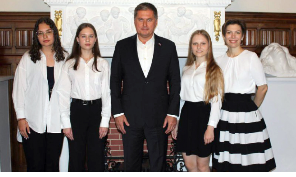 Embajador de Rusia en Argentina Dmitry Feoktistov fue entrevistado en vísperas del Día del Diplomático.