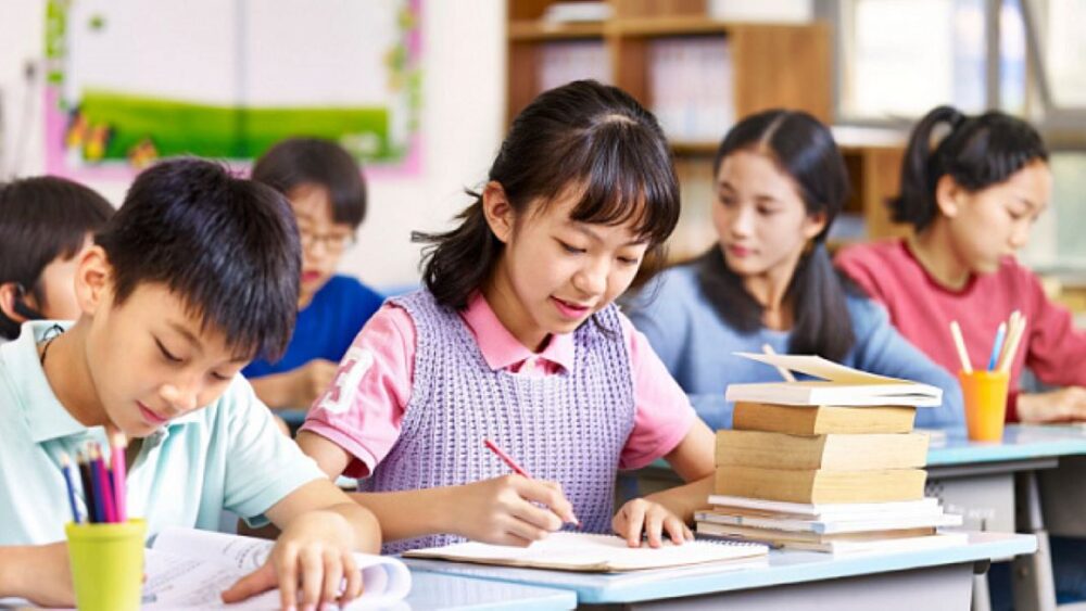 Autoridades chinas tomarán medidas para elevar nivel de educación básica