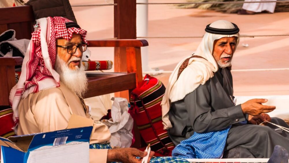 El rey de Arabia Saudita asignó 800 millones de dólares para ayudar a las categorías vulnerables de la población