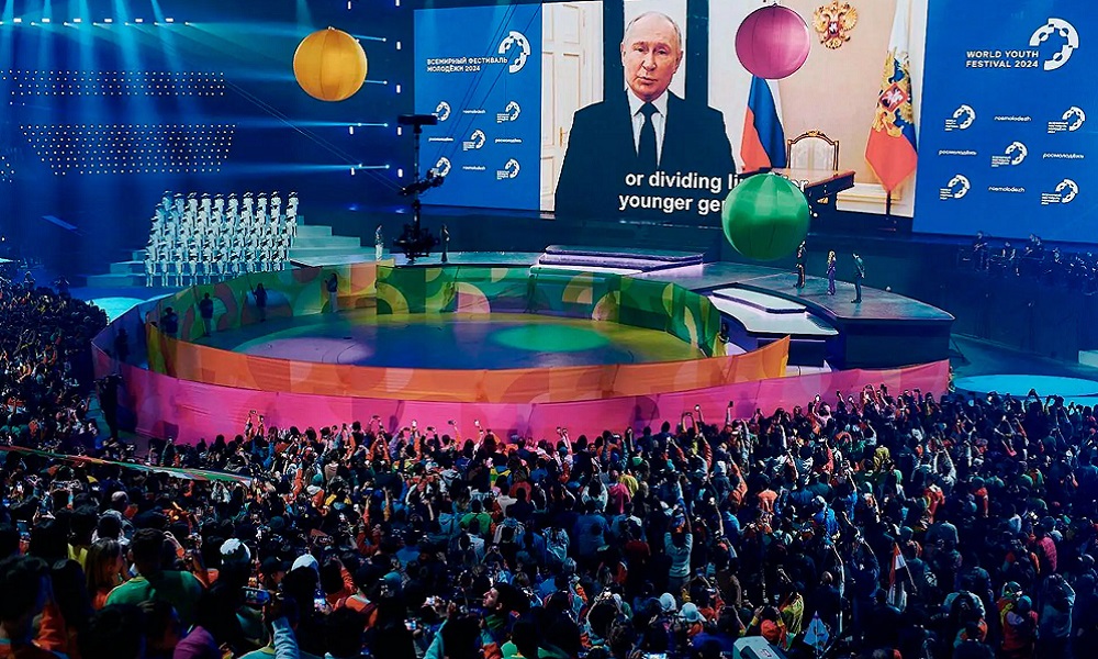 El presidente ruso encabezó la clausura del Festival Mundial de la Juventud.