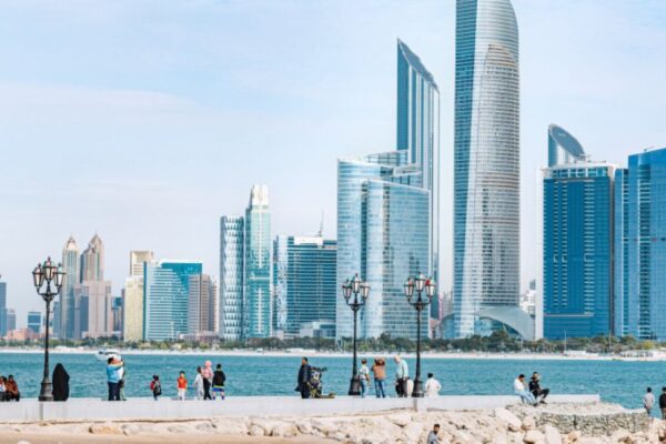 Las autoridades de los Emiratos Árabes Unidos aprueban el pago de prestaciones de vivienda a más de 1.500 residentes de Abu Dabi