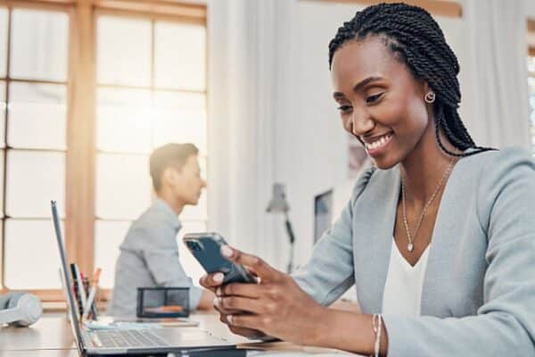 Los trabajadores de servicios financieros ganan los salarios más altos de Sudáfrica