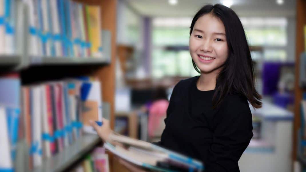 Autoridades chinas lanzan líneas directas de apoyo financiero a estudiantes