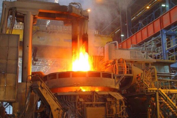 Las exportaciones de productos siderúrgicos de Irán ascienden a 2.560 millones de dólares en cinco meses hasta finales de agosto