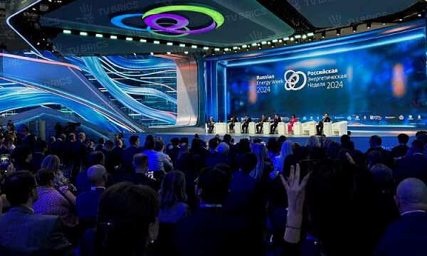 Representantes de los países BRICS se reúnen en Moscú con motivo de la Semana Rusa de la Energía
