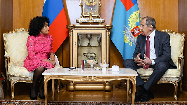 Ministro de Asuntos Exteriores ruso habla de la interacción de los BRICS con la ex ministra de Asuntos Exteriores sudafricana