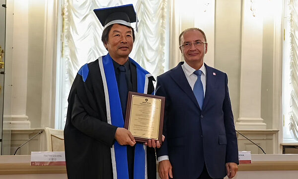 Escritor chino recibió título Doctor Honoris Causa de la Universidad Estatal de San Petersburgo en el foro “Código Cultural”