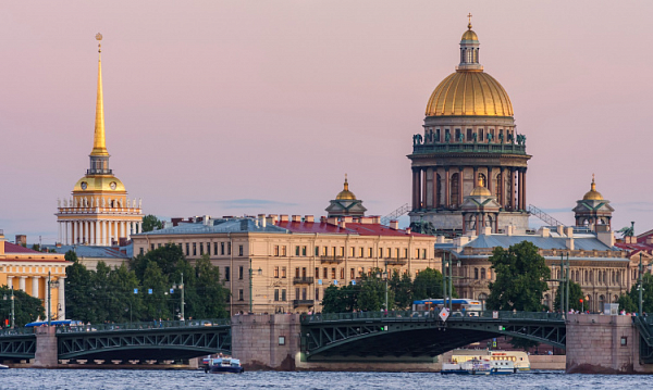 Participantes del IV Foro Euroasiático de Mujeres en San Petersburgo discutieron los desafíos globales de la actualidad