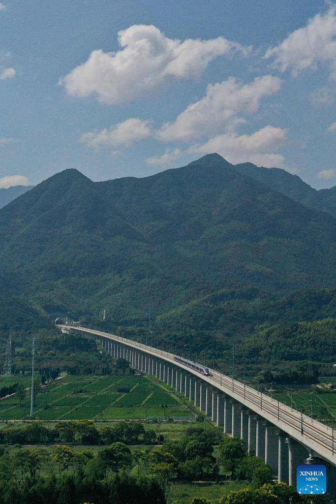 China | Nueva línea ferroviaria de alta velocidad conecta principales centros económicos en este de China