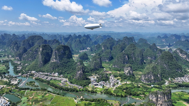 En China se presentó el primer dirigible tripulado del país