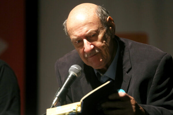 Argentina | Murió Antonio Skármeta, el escritor que le puso poesía a la narrativa | El autor de “El cartero de Neruda” tenía 83 años