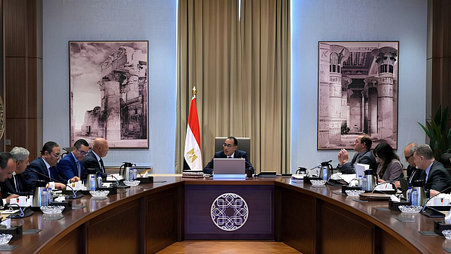 Primer ministro egipcio destaca exportaciones e incentivos a empresas del sector