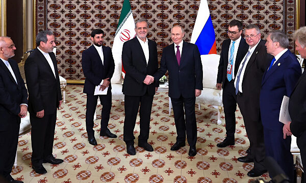 Vladímir Putin y Masoud Pezeshkian mantuvieron conversaciones en Turkmenistán Vladímir Putin y Masoud Pezeshkian mantuvieron conversaciones en Turkmenistán