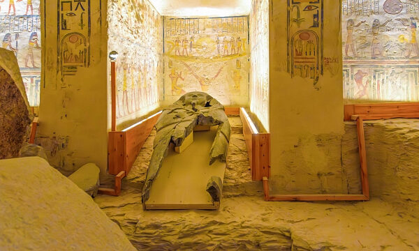 Arqueólogos descubrieron una cámara funeraria de mujer de la Dinastía XII en Egipto