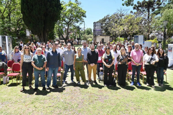 Argentina  | Provincia de Buenos Aires |  Entrega de equipamiento para comedores en Hipólito Yrigoyen, Quilmes y Colón