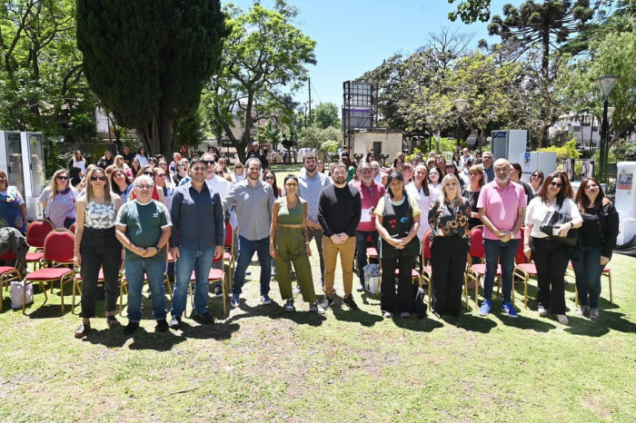 Argentina  | Provincia de Buenos Aires |  Entrega de equipamiento para comedores en Hipólito Yrigoyen, Quilmes y Colón