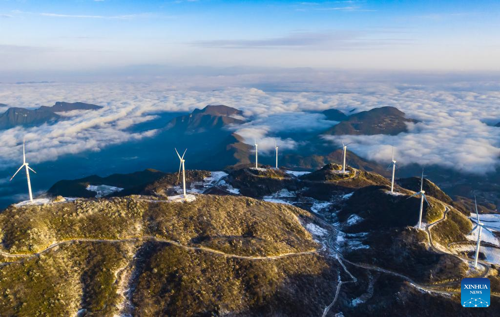 China | Turbinas eólicas en las montañas en Zigui, Hubei