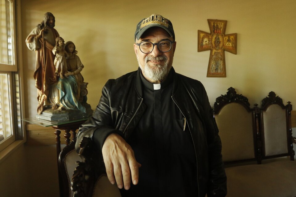 Argentina | Padre César: “La iglesia tiene mucho que ver con el rock and roll” | Publicó el disco “Cambio de planes”