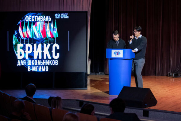 Escolares rusos conocieron las actividades de los BRICS en un festival celebrado en Moscú