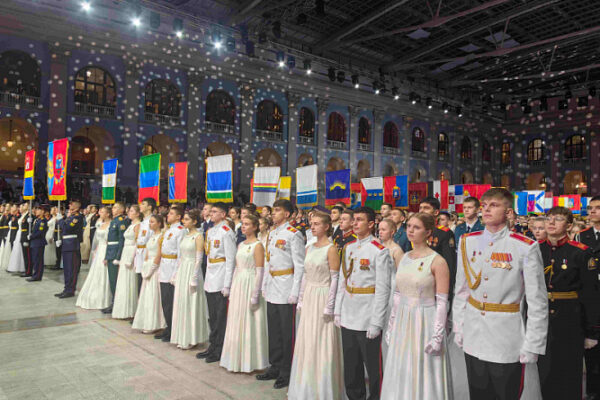 Representantes de 35 países se reunieron en el Baile Internacional de Cadetes en Moscú