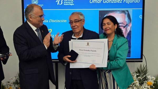 Chile | U. de Tarapacá celebró 43 años reconociendo a académicos y funcionarios que dejaron huella en su historia