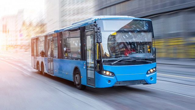 Estado de la India introduce 1.300 nuevos autobuses como regalo de Año Nuevo para los residentes del país