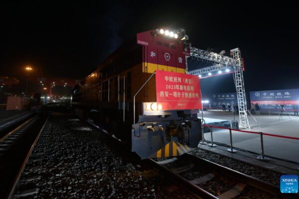 China | Primer tren de carga China-Europa comenzó su viaje desde Xi’an en 2025
