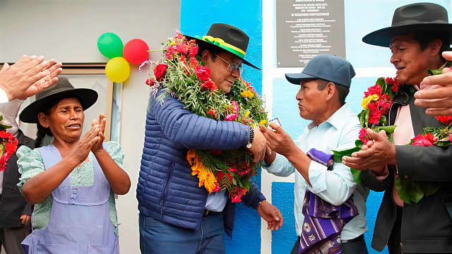 Presidente de Bolivia entrega proyectos de infraestructura