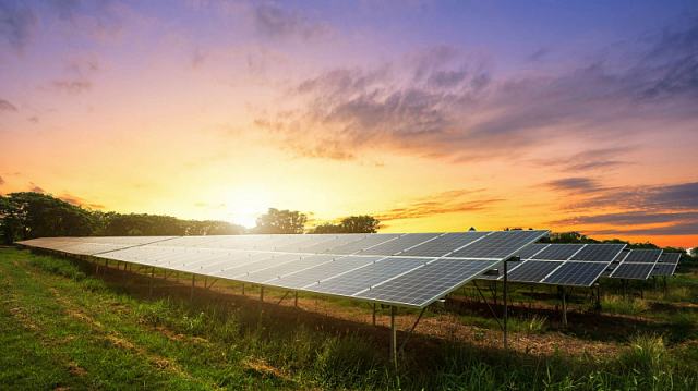 China y Cuba firman un acuerdo para instalar parques fotovoltaicos en la isla