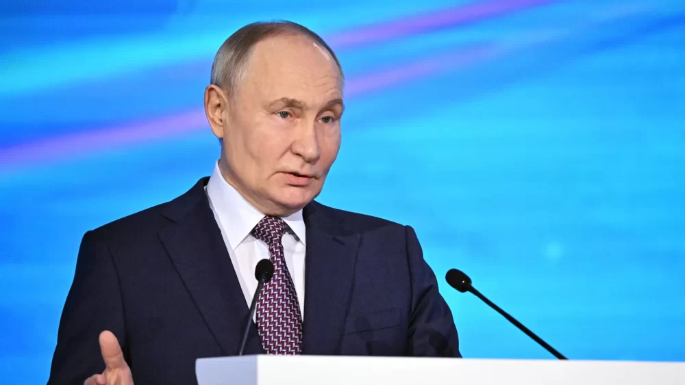 Putin: “las sanciones occidentales, pese a todos los desafíos y dificultades, estimularon la economía”.